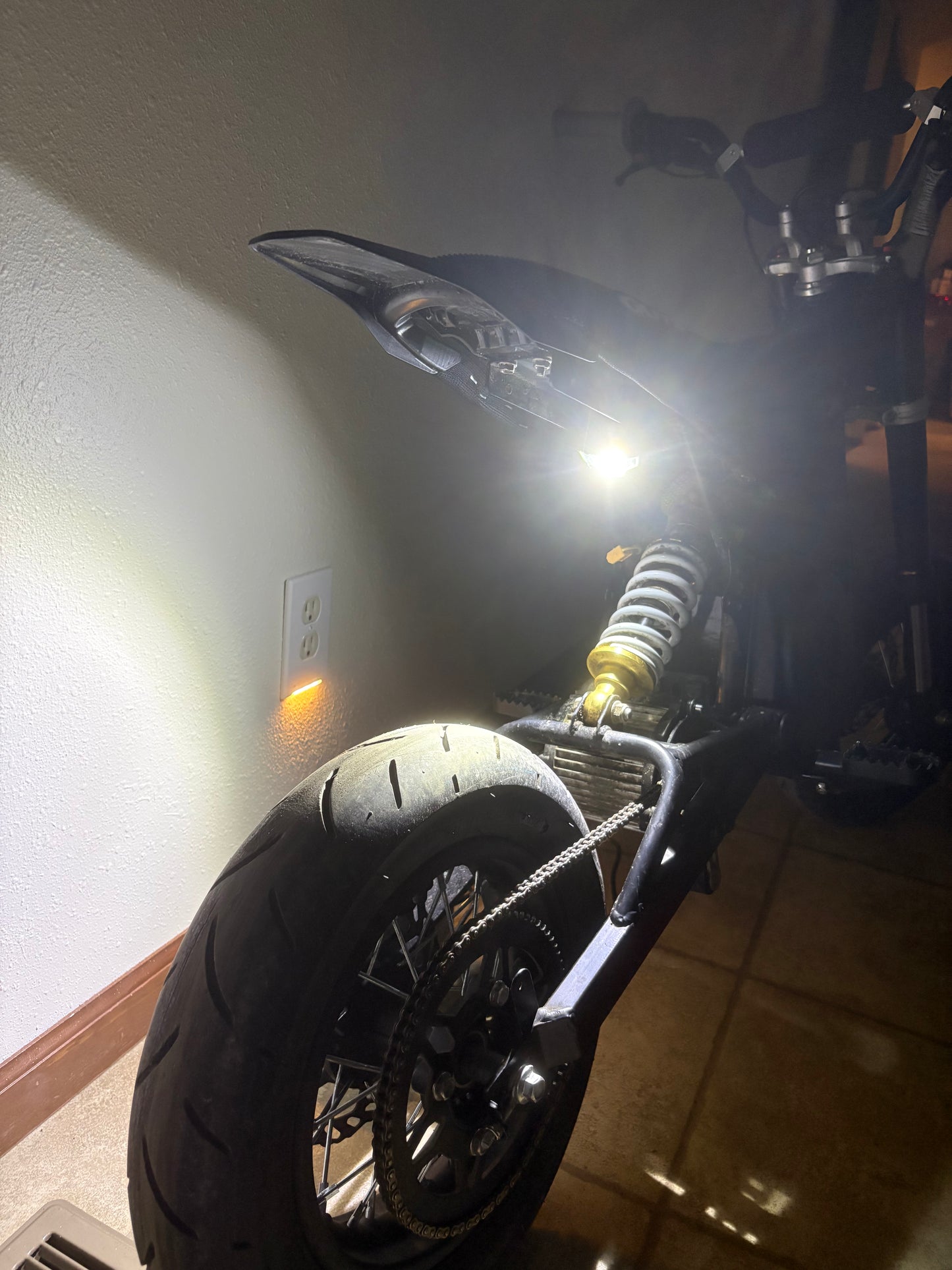 Wireless rock lights